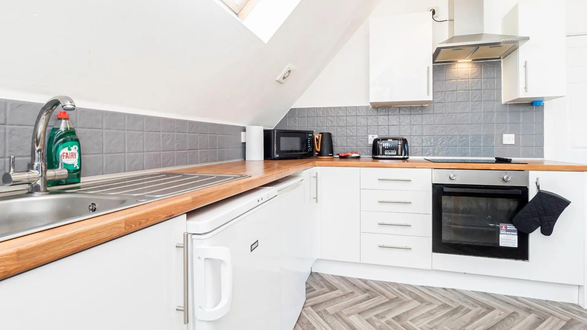 Apartament The Elms City Edge Stays With Parking! Contractors, Nhs, Professionals - Long Stay Savings! Cardiff