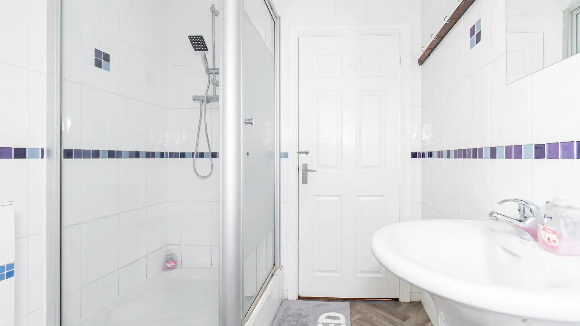 The Elms City Edge Stays With Parking! Contractors, Nhs, Professionals - Long Stay Savings! Cardiff Apartament
