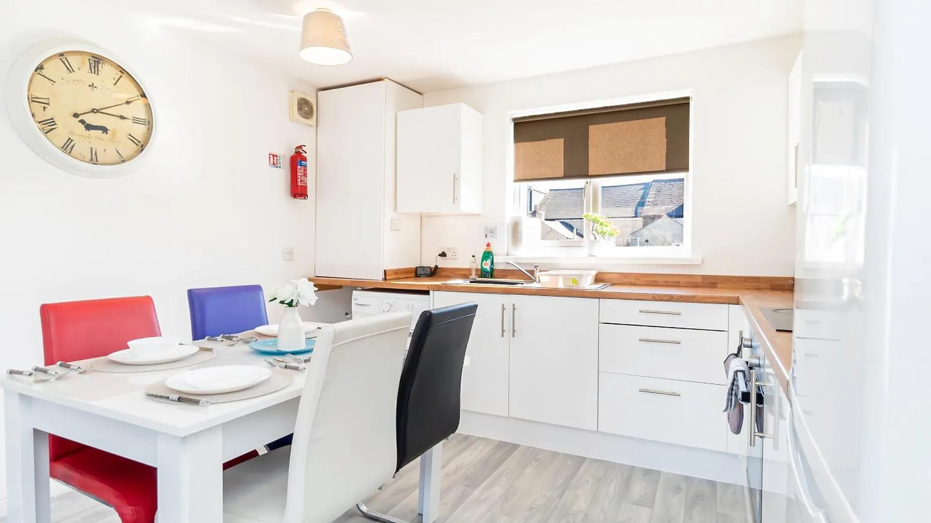 The Elms City Edge Stays With Parking! Contractors, Nhs, Professionals - Long Stay Savings! Cardiff 0*,