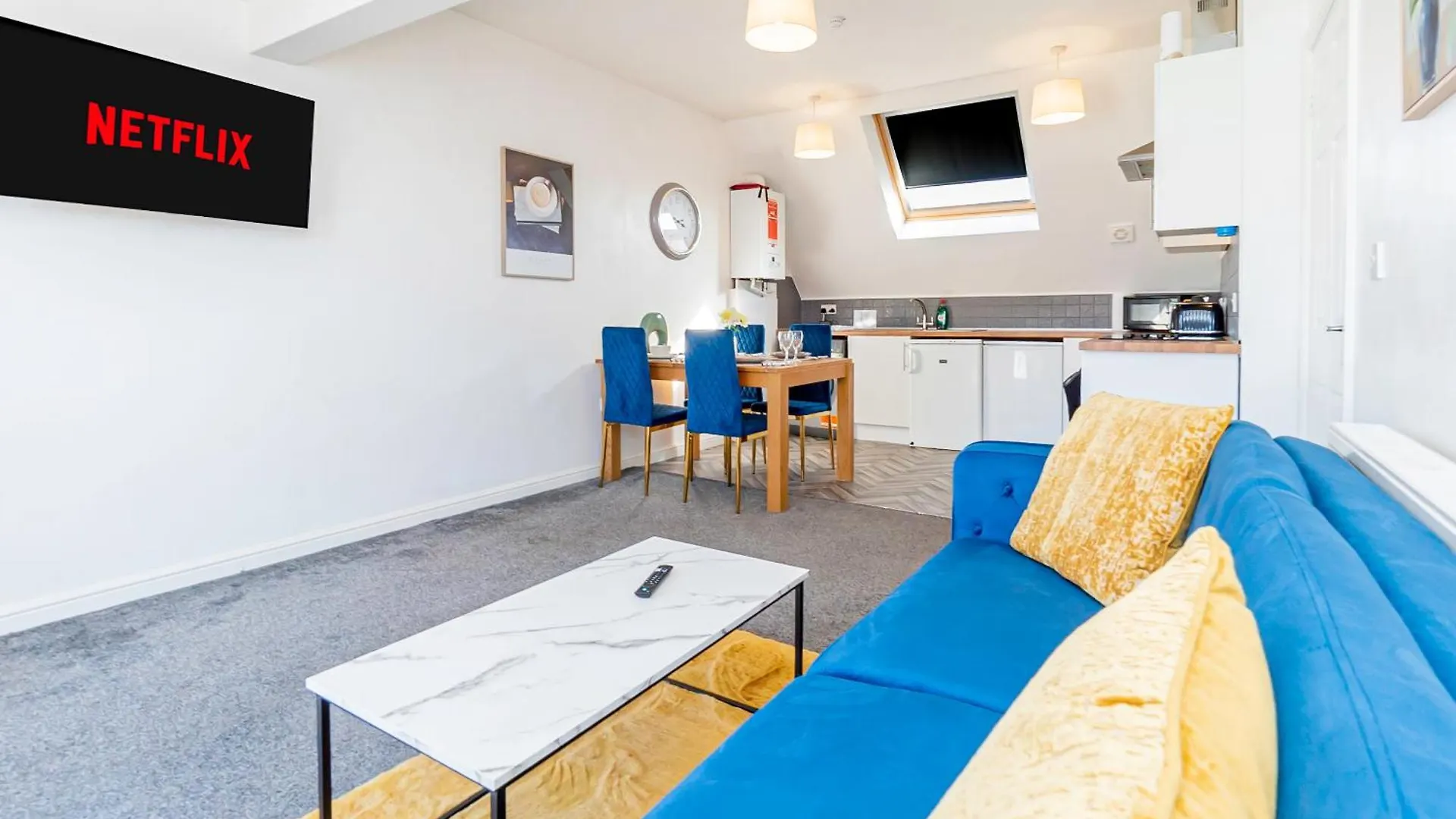 The Elms City Edge Stays With Parking! Contractors, Nhs, Professionals - Long Stay Savings! Cardiff 0*,